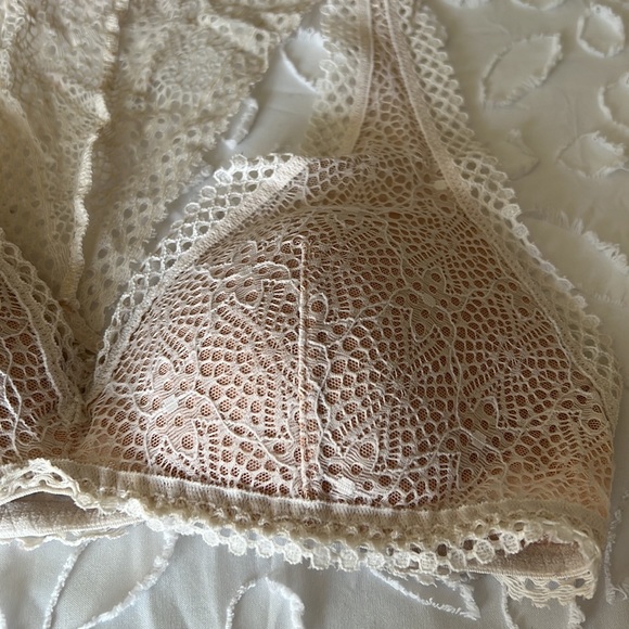 Victoria’s Secret Soft Cup Nude Lace Padded Racerback Bralette - Picture 2 of 5